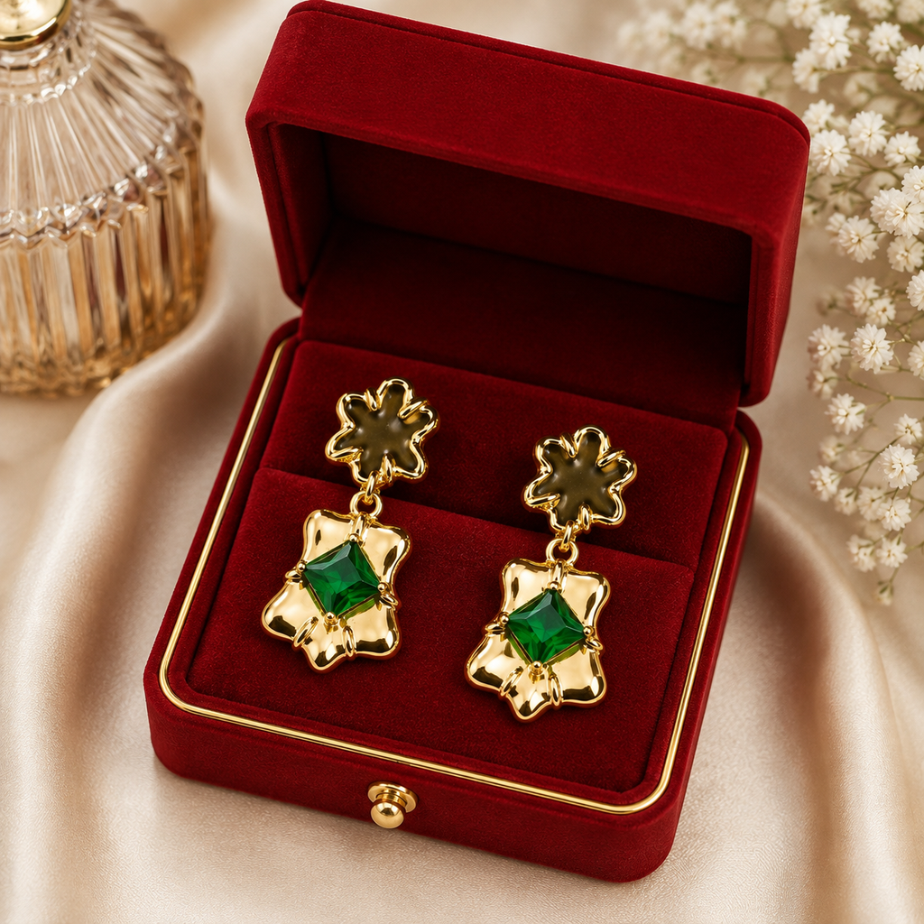 Elegante Blüten-Ohrringe mit grünem Zirkonia – 18K vergoldeter Chirurgenstahl