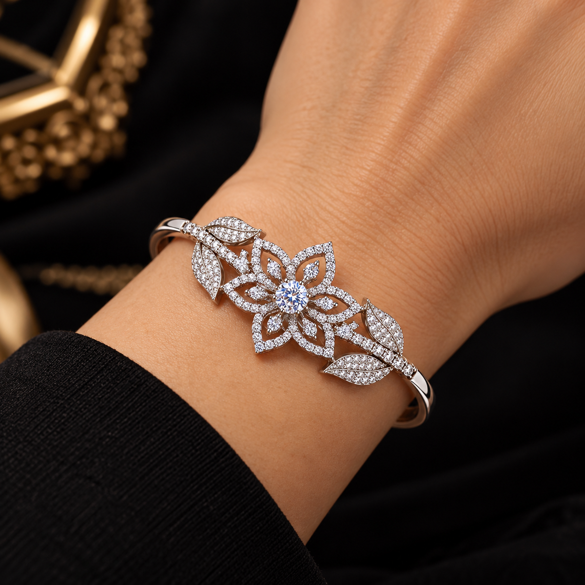 Eleganter Armreif mit funkelnden Zirkonia & Blütendesign – Platinbeschichteter Chirurgenstahl