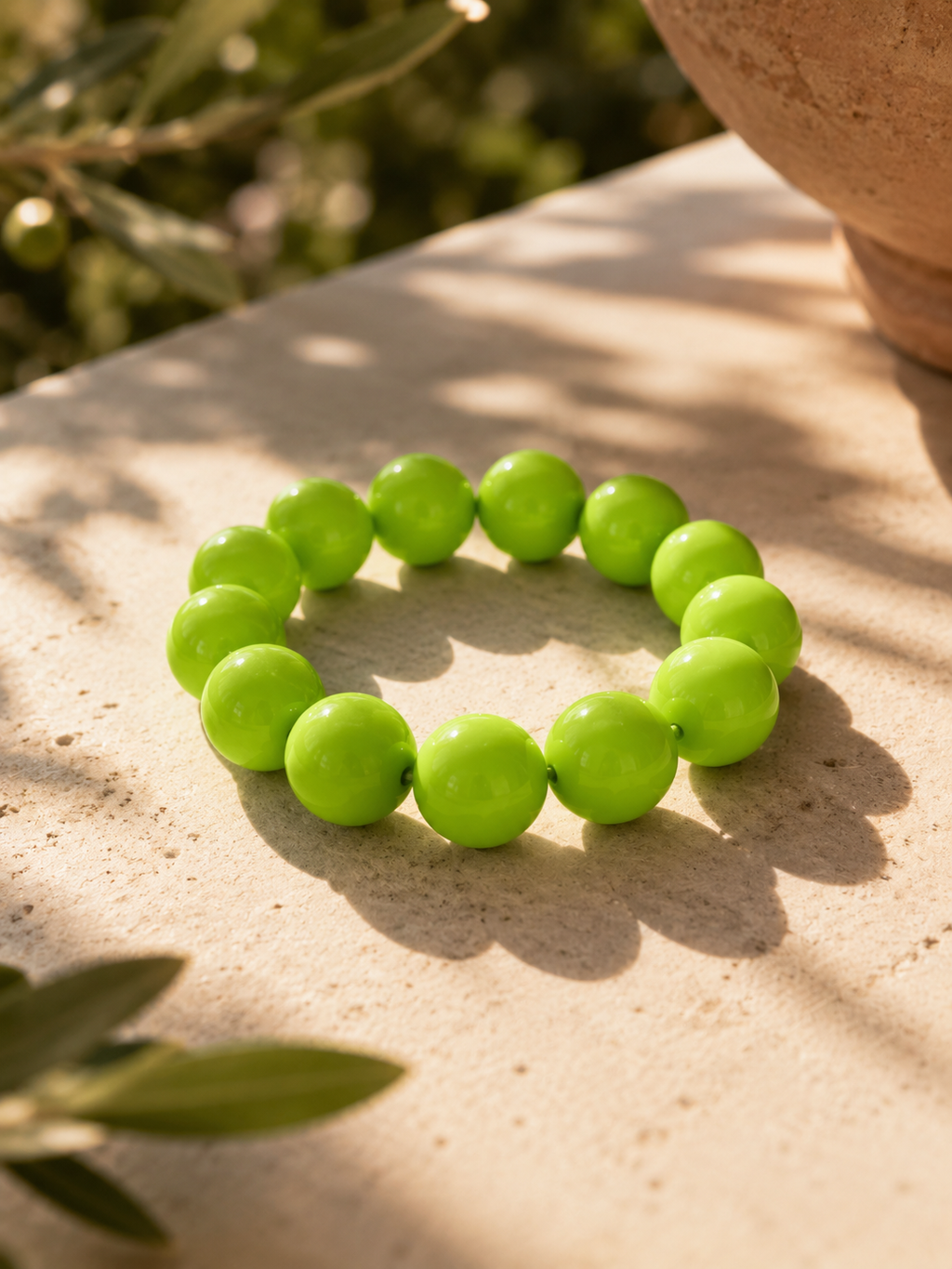 Elastisches Perlenarmband in frischem Grün – Stilvolles Statement-Armband