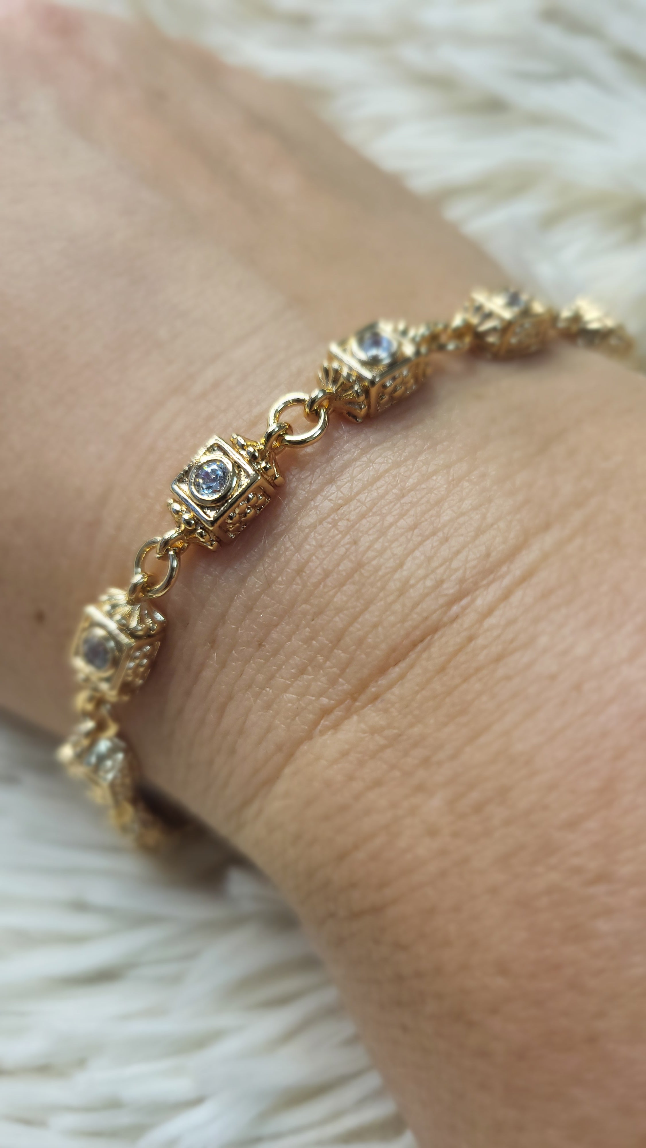 👑 Royal Golden Cube – Elegancka Bransoletka ze Stali Chirurgicznej 18K Gold PVD ✨