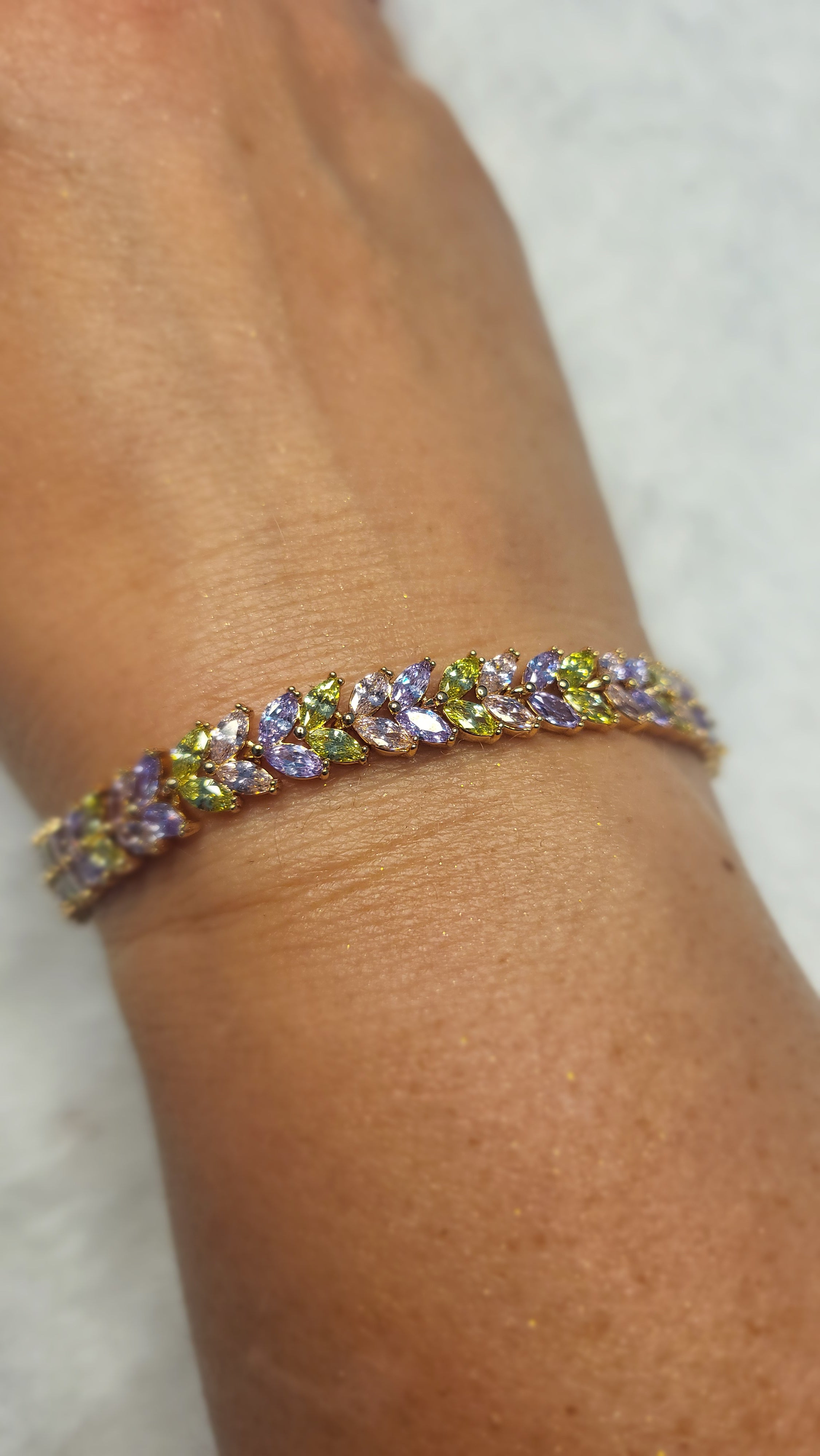 👑 Royal Blossom – Luxus Armband mit Lavendel- & Peridot-Zirkonia 💜💚✨