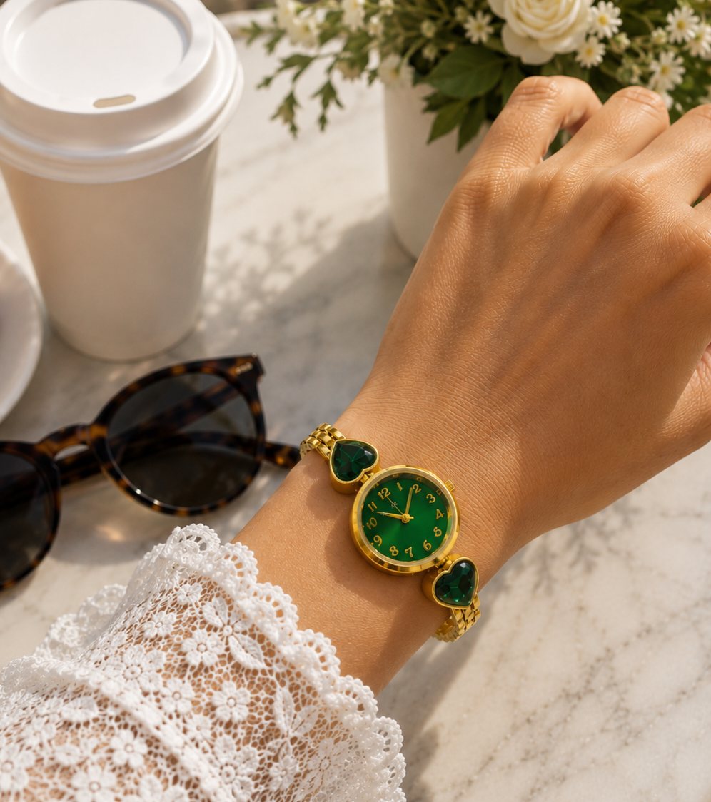 Luxus Damenuhr Green Heart mit funkelnden Herzdetails