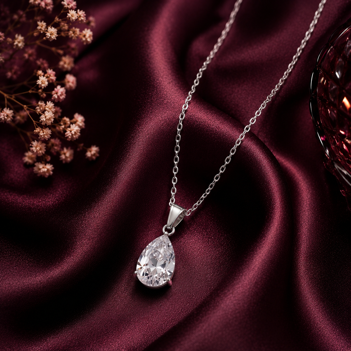 Funkelnder Tropfen – Eleganz in Platin 50cm.