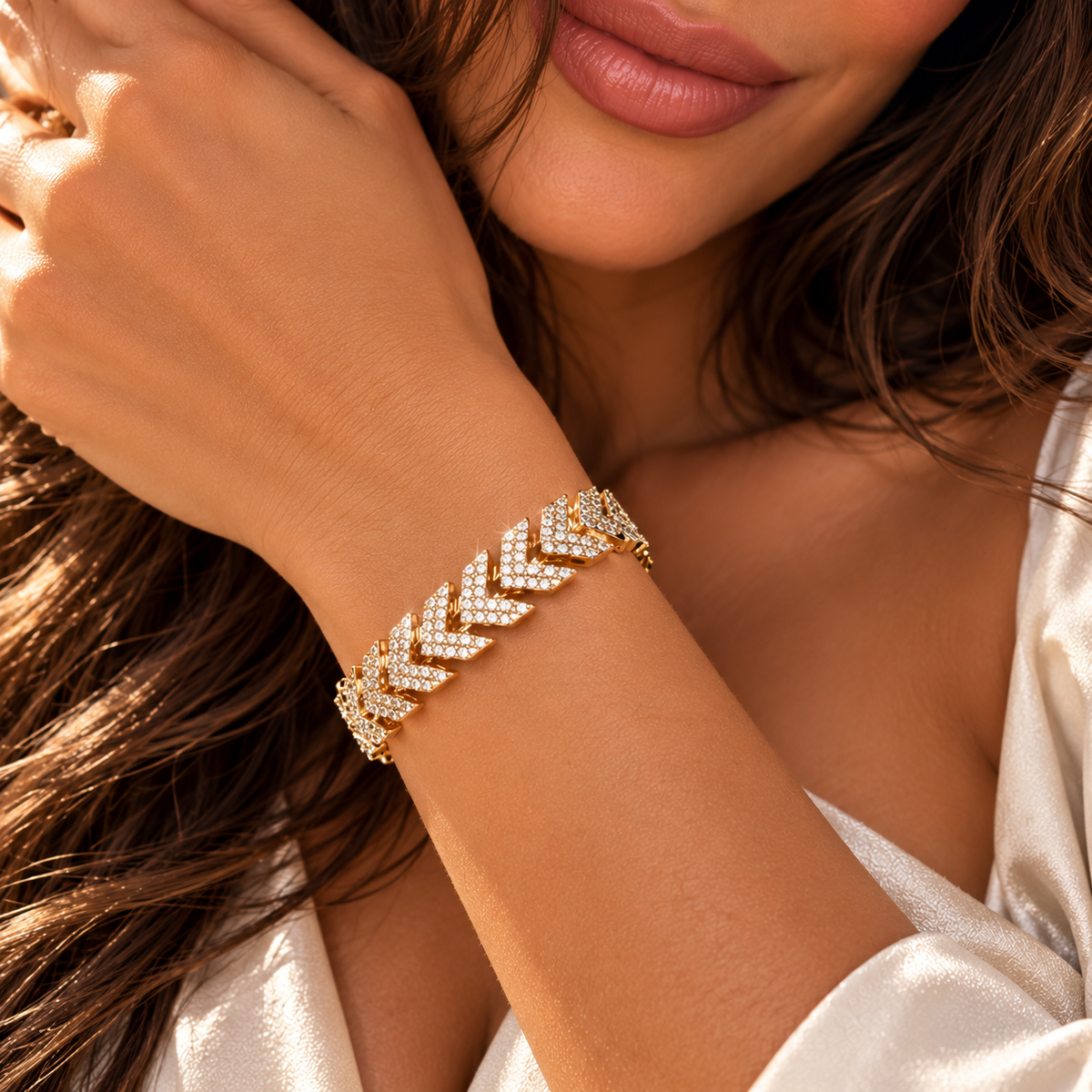 Goldenes Damenarmband mit Zirkonia ✨