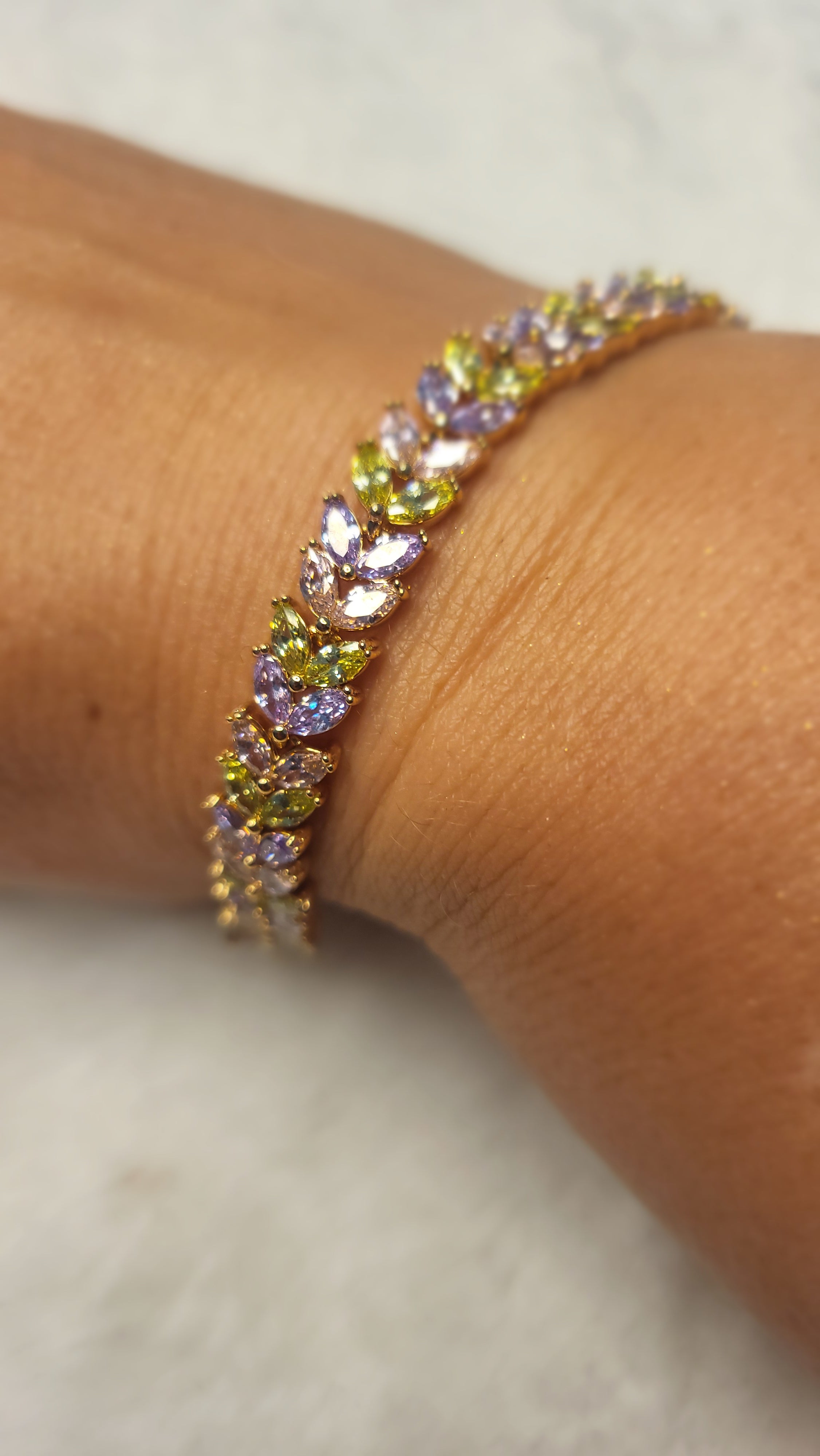 Royal Blossom – Luxus Armband mit Lavendel- & Peridot-Zirkonia